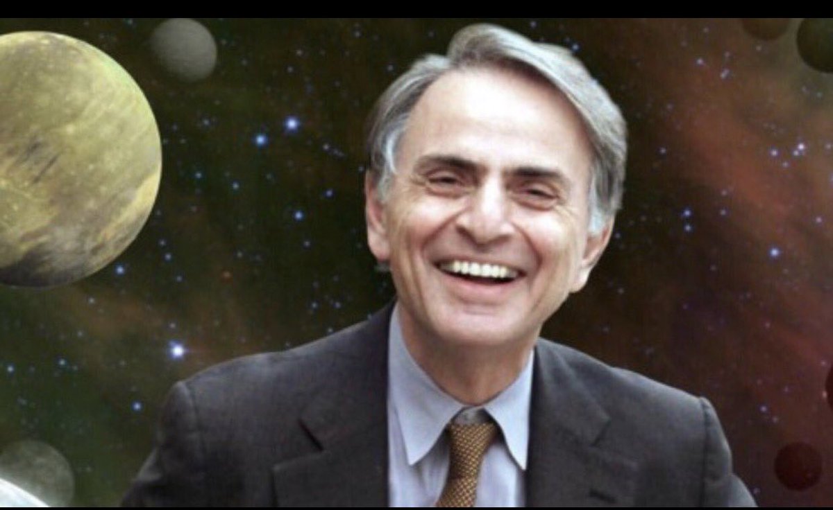 dr_sagan's tweet photo. “Siempre que afloran los prejuicios étnicos o nacionales, cuando hierve el fanatismo a nuestro alrededor la llama de la vela parpadea. Tiembla su pequeña fuente de luz. Aumenta la oscuridad. Los demonios empiezan a agitarse.”

El mundo y sus demonios
Carl Sagan https://t.co/3rpmthrWb6