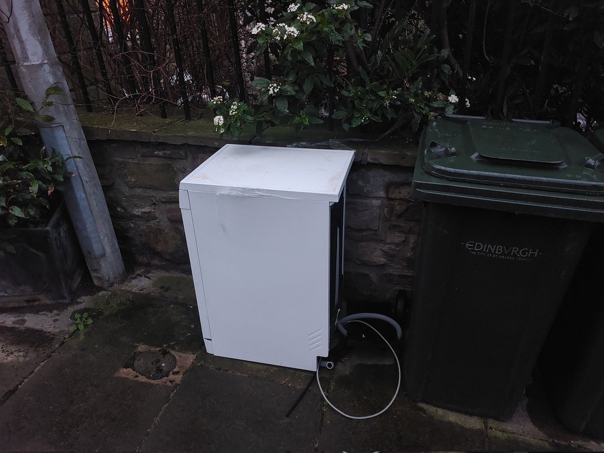 JamesSayer2's tweet photo. @edinhelp Hi - someone has dumped an old washing machine at Gayfield Close EH1 3NA. Grateful if you could  arrange for its removal as its an eye sore as well as a hazard. Many thanks. https://t.co/YD97drxul3