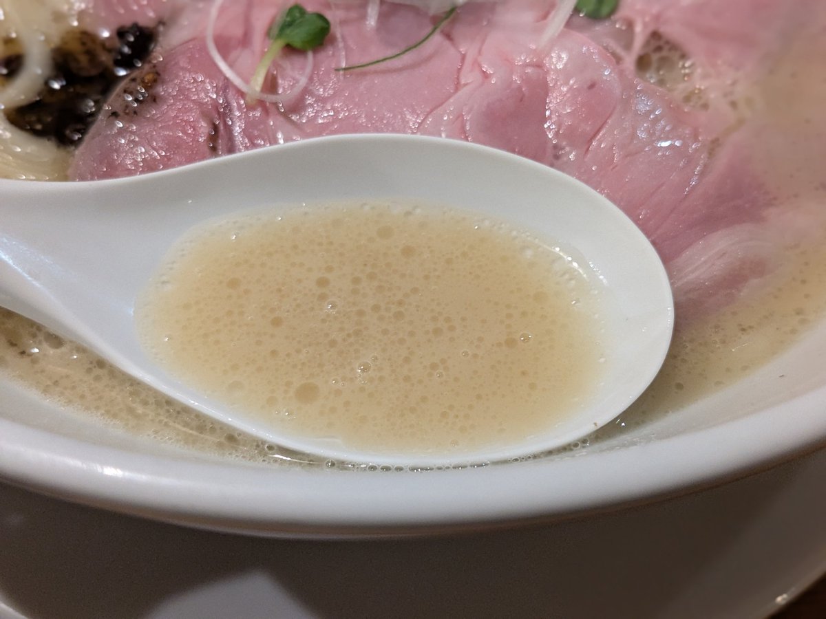 bainbax2's tweet photo. ラーメンセット(大)
+黒ばら海苔
ラーメン イロドリ@岐阜県各務原市
---
クセのない鶏白湯スープに柔らかめな麺の組み合わせ🫶和えそばも美味いけどラーメンも抜群に美味いなぁ🤤
セットの丼物は大好きな薬味鶏玉丼をセレクト🐔🐣味付けセンスが天才的すぎる🥹
ご馳走さまでした🙏 https://t.co/iZYEFXjEFV