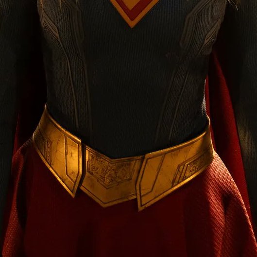 acervsupergirl's tweet image. em 2026 quero ter o glow up que esse cinto teve