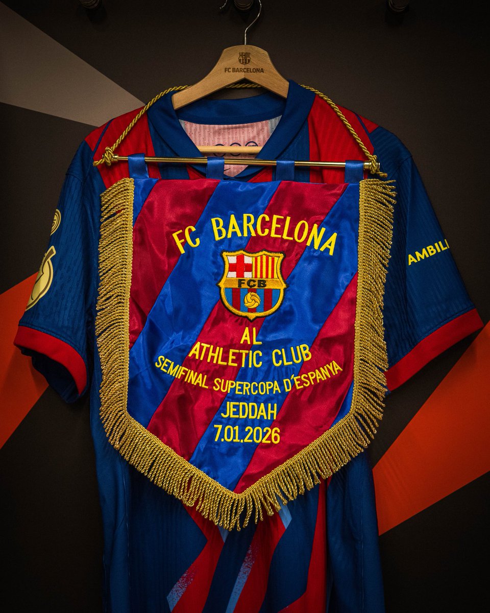 PenyaAlmogavers's tweet photo. Experiments de màrqueting que desvirtuen la història de la nostra samarreta. 
Doblegats al futbol negoci que obliga a jugar a milers de km lluny de casa i en un país on no es respecten els Drets Humans. 
Una vegada més cridem: #NoAlFutbolModern. 
#againstmodernfootball https://t.co/rXOmqV1pMY
