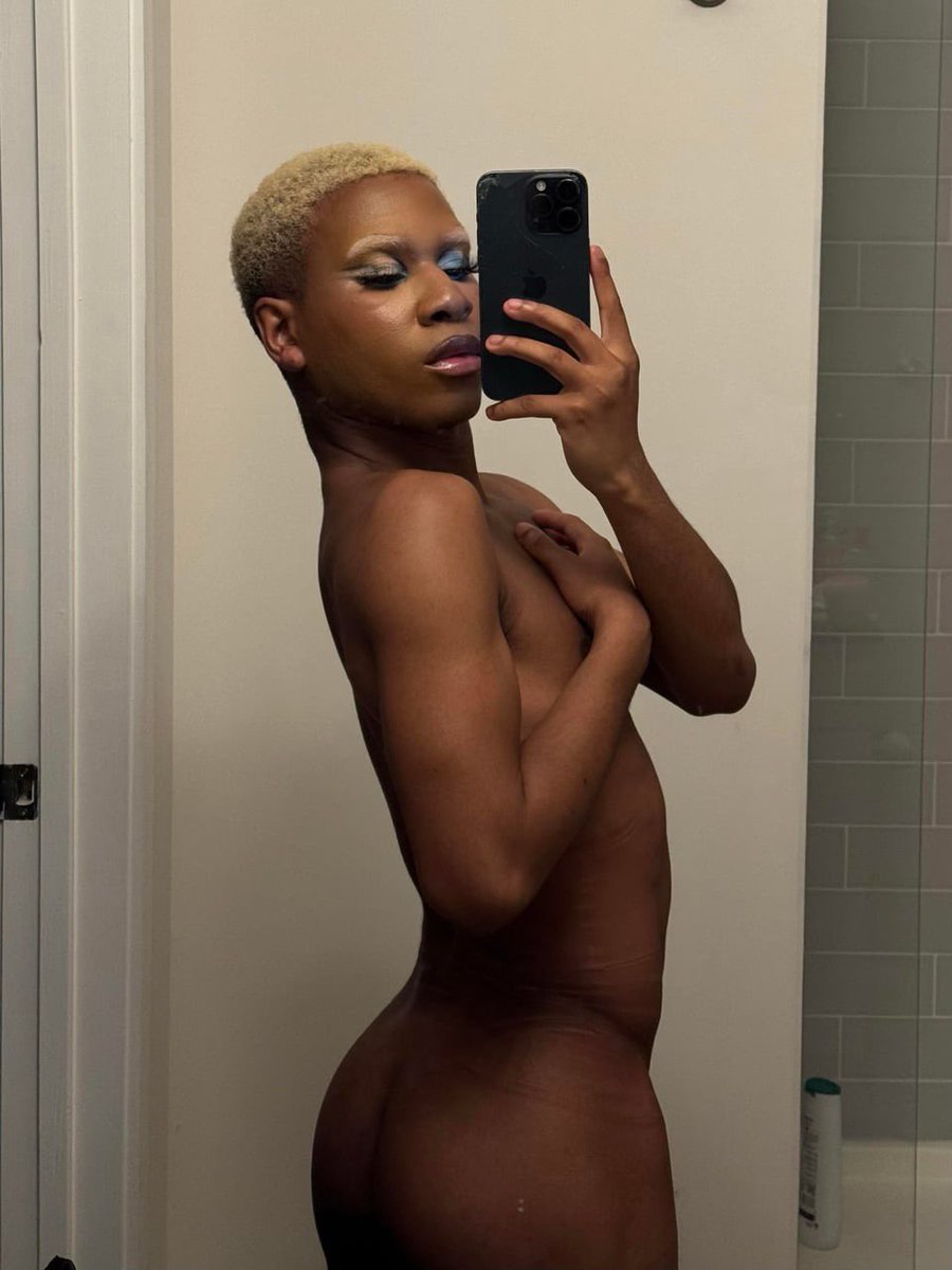 whatstea111's tweet photo. who likes fem boys? 😉 https://t.co/IvSDICzKIy
