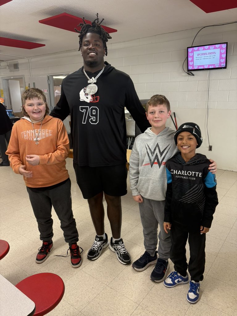 Delaina Jones tweet media