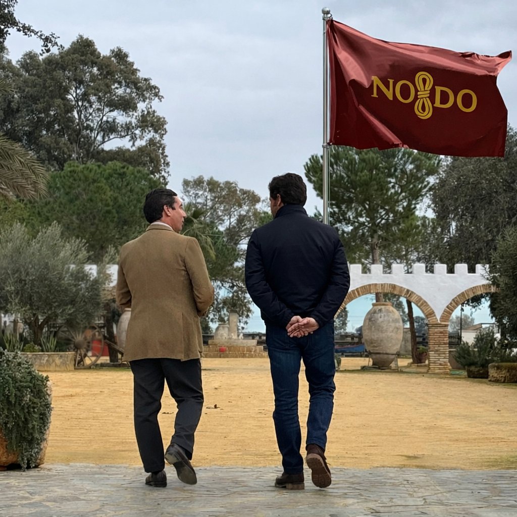 La principal conclusión de las contadas y escuetas manifestaciones de José María Garzón en sus primeros meses como empresario de la Maestranza es clara: su proyecto pasa, diría que en exclusiva, por el difícil –que no imposible– regreso de Morante.

Resulta revelador que, de
