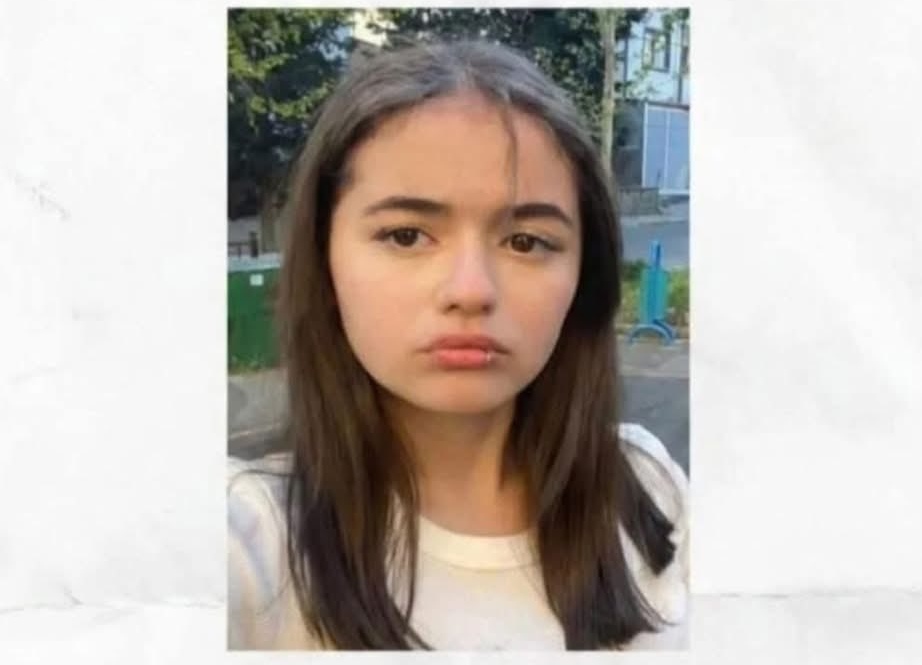 İstanbul'da 12 yaşındaki Duru Arslan, dün sabahtan beri kayıp.

Yenidoğan Merve Mahallesindeki evinden Sarıgazi 60. Yıl Ortaokulu'na gitmek için çıktı. Bir daha haber alınamadı.

Aile iletişim: 0537 732 01 18