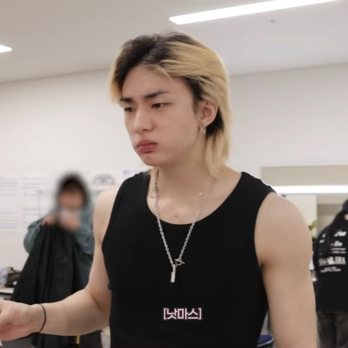 mangohyune's tweet image. damn they confused af