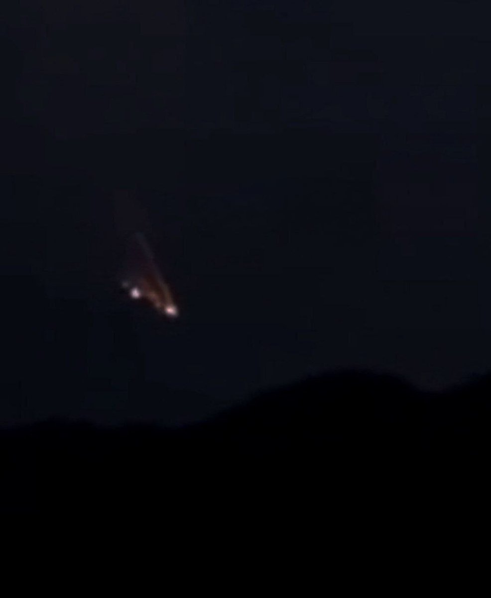 🚨💣⚔️🚩
فوری؛
غیر رسمی/
سرنگونی پهپاد ناشناس در کرمانشاه؛
بعضی منابع مدعی هستند پهپاد ساقط شده متعلق به رژیم صهیونیستی بوده است.