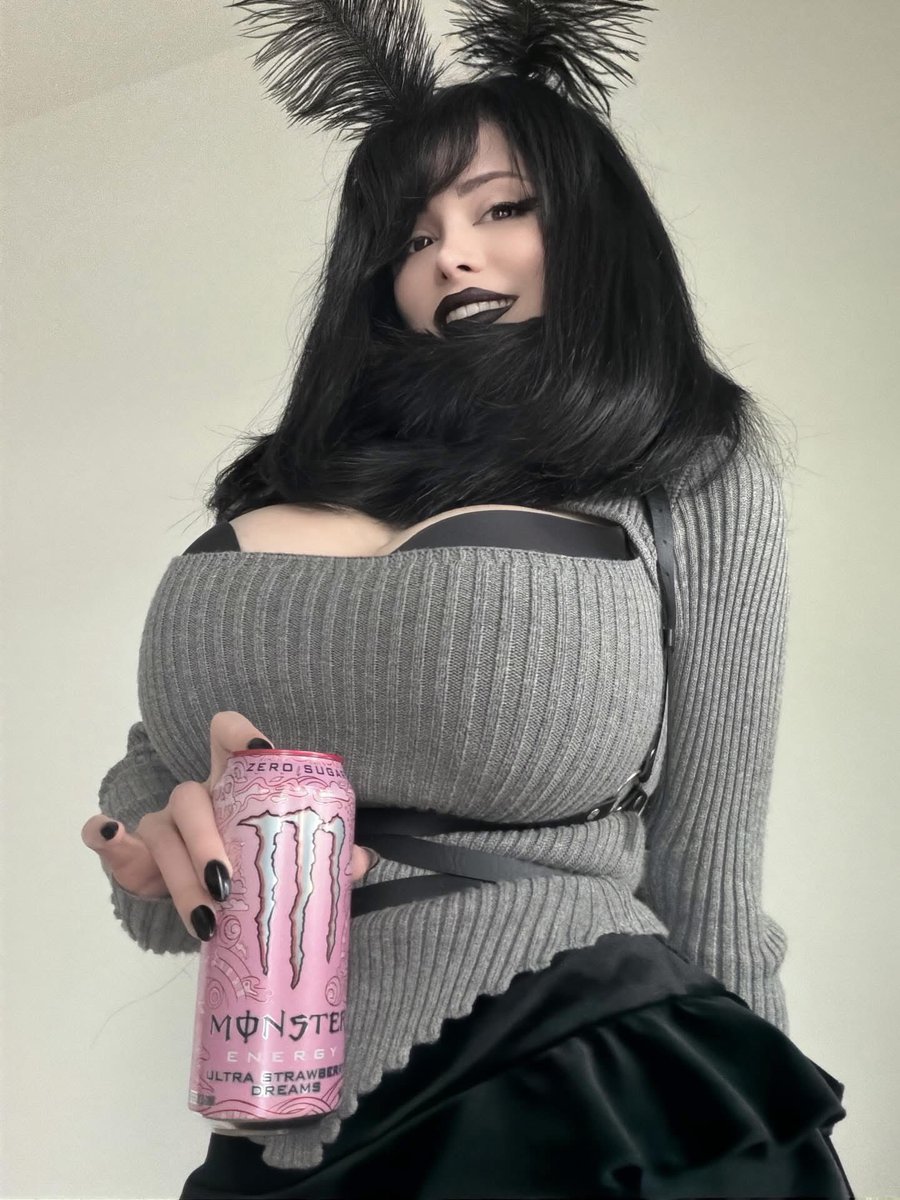 pinkychuwu's tweet image. yes its pink