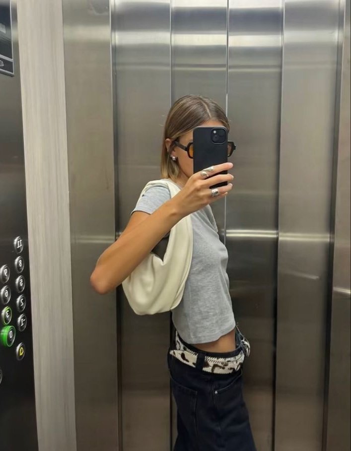 eloise °୭̥ tweet media