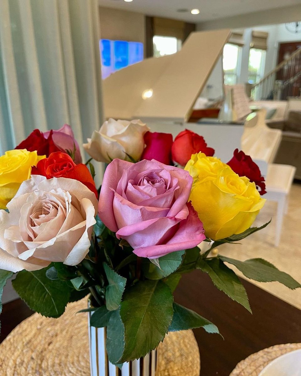 HubbellDevyn's tweet image. Flowers bloom not to please anyone, but to quietly complete their own unique blossoming.