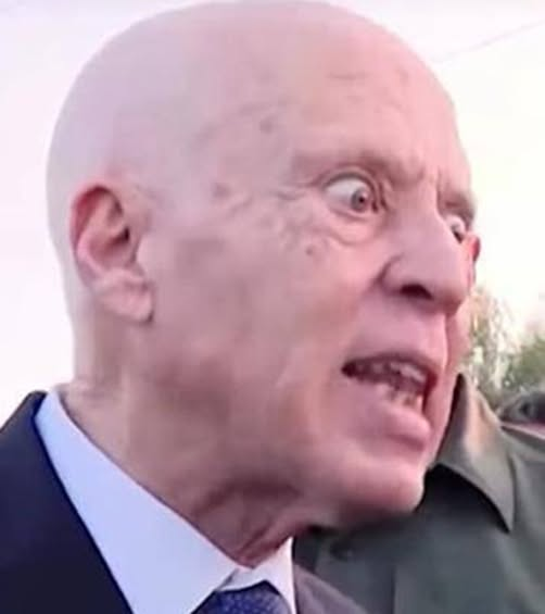 الرئاسة خارجة السيطرة 

#تونس #قيس_سعيد