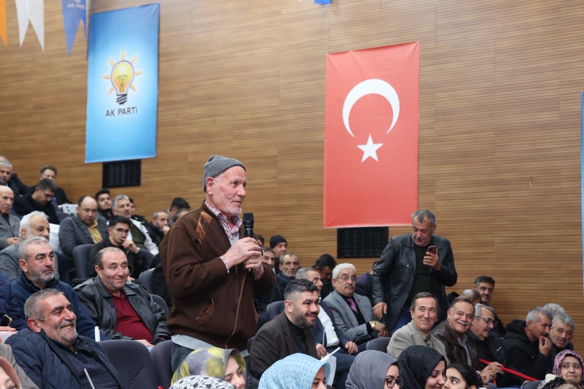 Her mahallede bir hikayemiz, her sokakta ayak izimiz var. 

AK Parti Konya 2. Bölge Mahalle Başkanları Toplantımızı, Ilgın, Kadınhanı, Doğanhisar ve Sarayönü mahalle başkanlarımızla gerçekleştirdik.

Birlik ve dayanışma içerisinde çalışmalarımıza kararlılıkla devam ediyoruz.