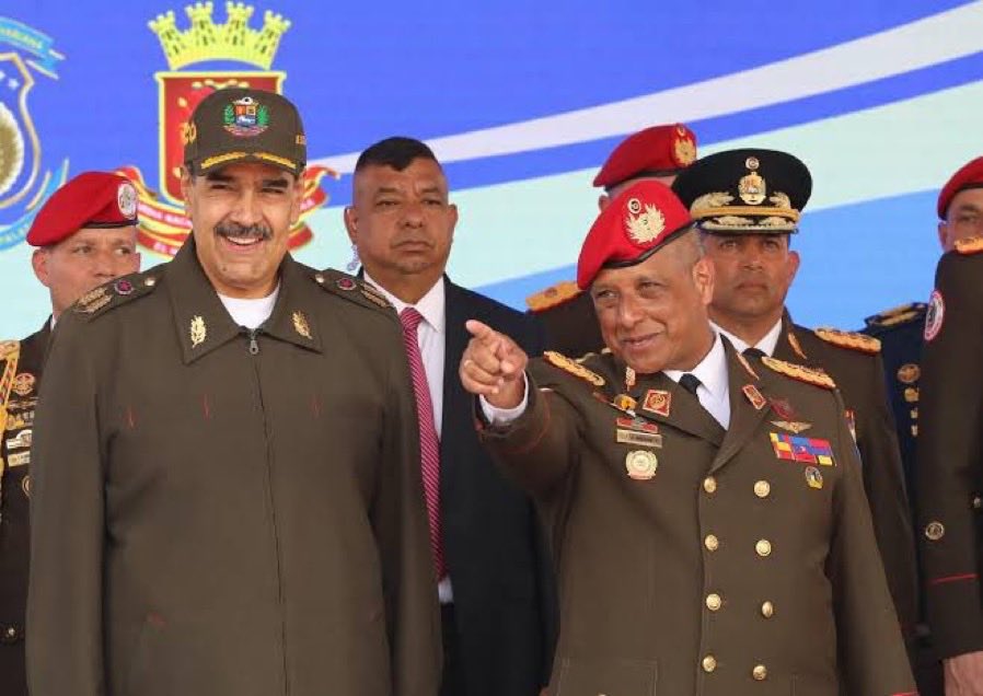 Tonton_Mahamet's tweet image. 🚨VENEZUELA 🇻🇪 
La Presidente interimaire du Venezuela, Mme Delcy Rodríguez, a limogé et arrêté le général Javier Marcano Tábata, qui dirigeait le contre-espionnage et la Garde d'honneur présidentielle. Il est accusé d'avoir fourni les coordonnées du Pdt Maduro et d'avoir…