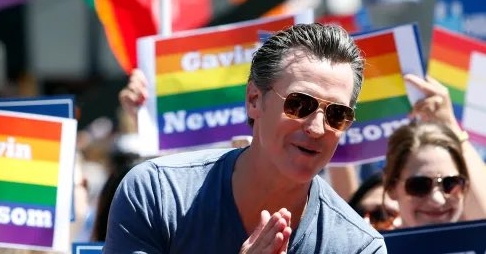 instinctmag's tweet image. Did Gavin Newsom Cross a Line With His Grindr Joke About a MAGA Influencer? dlvr.it/TQChyN #Democrats #GavinNewsom #LeftWing #rightwing #USA
