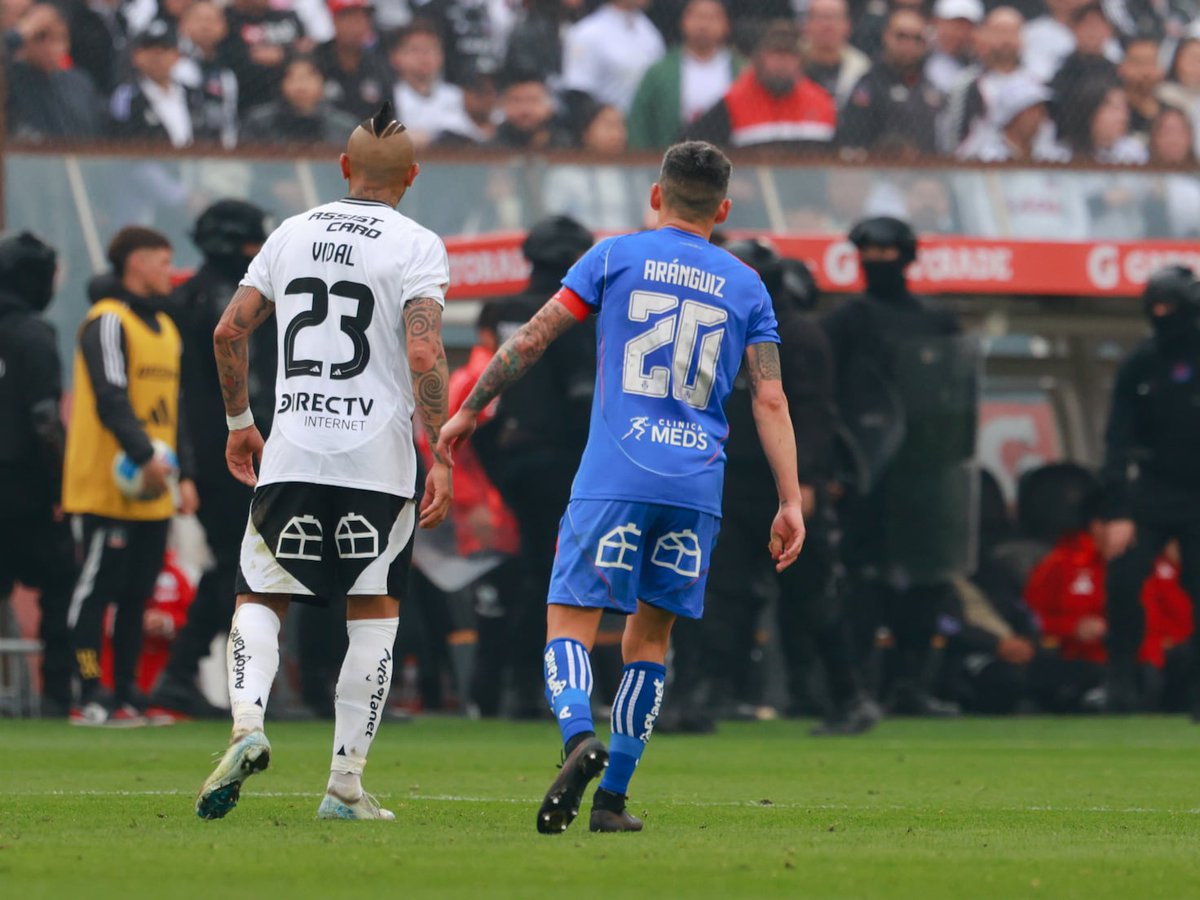 Oye <a href="/grok/">Grok</a> elimina de la imagen al mejor jugador de Chile porfavor.