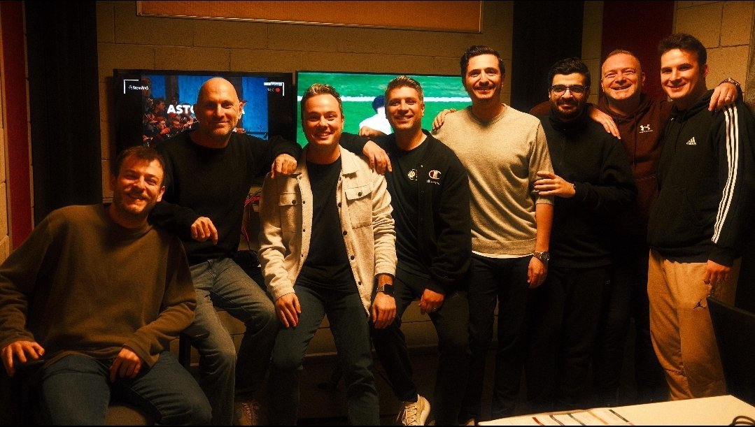 #PremierLeague Gecesi <a href="/beINSPORTS_TR/">beIN SPORTS Türkiye</a>

<a href="/turgaykskn/">Turgay Keskin</a> <a href="/tugaykosova/">Tugay Kosova</a> <a href="/BurakBilginblog/">Burak Bilgin</a> <a href="/_kaandemirel/">Kaan Demirel</a> <a href="/ardvatansever/">Arda Vatansever</a> <a href="/caagatayuysal/">Çağatay Uysal</a> <a href="/polatamtt/">Ahmet Polat</a>