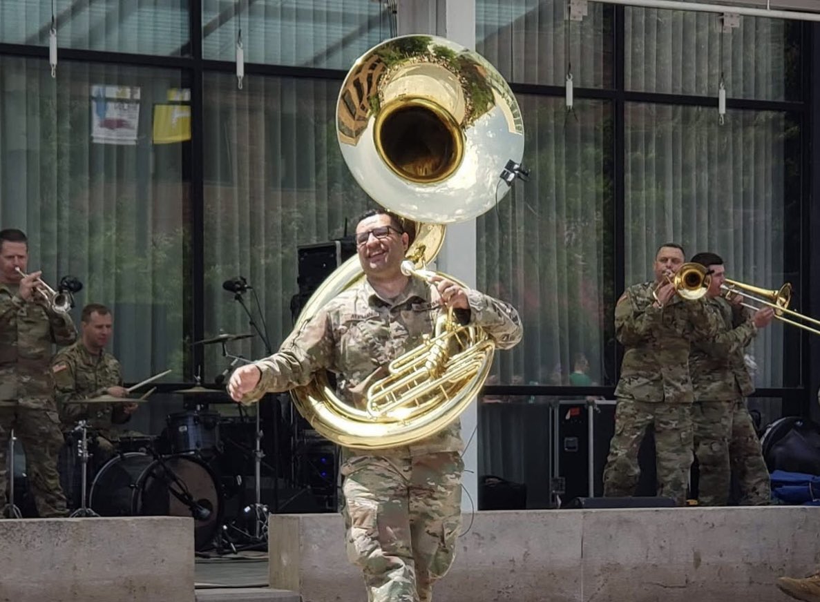 34thArmyBand's tweet image. Please join us in giving a warm ‘welcome back’ to Staff Sergeant Omar Aleman as he takes on his new role as our unit’s Supply and Administrative NCO! 👏  

@IowaNatGuard #armyband #IowaArmyNationalGuard #citizensoldier