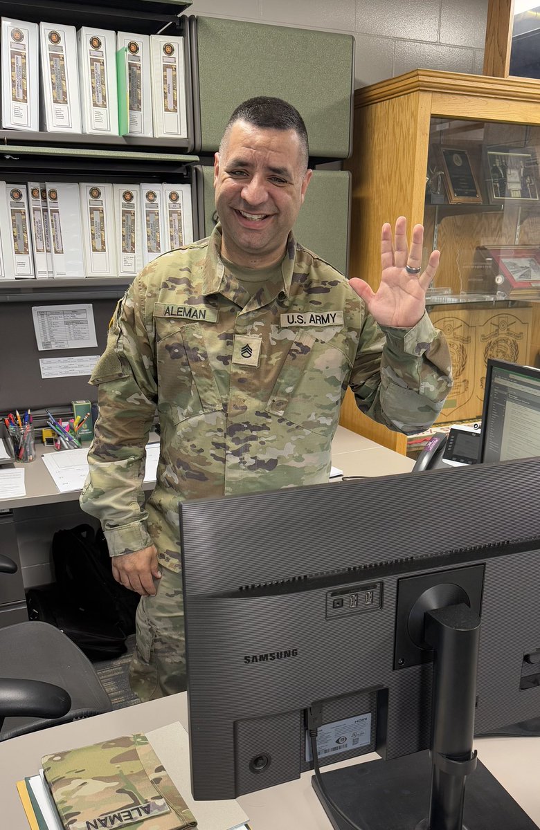 34thArmyBand's tweet image. Please join us in giving a warm ‘welcome back’ to Staff Sergeant Omar Aleman as he takes on his new role as our unit’s Supply and Administrative NCO! 👏  

@IowaNatGuard #armyband #IowaArmyNationalGuard #citizensoldier