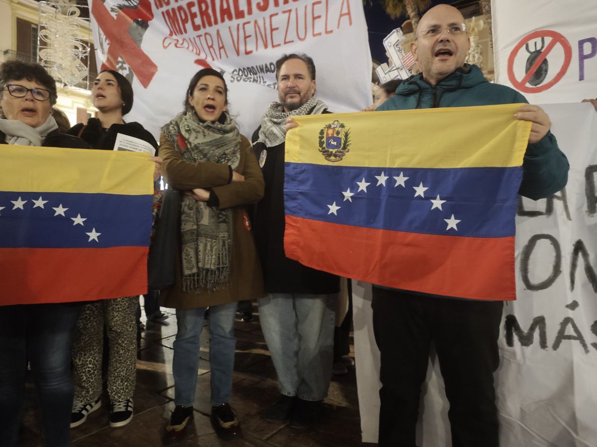 ¡Fuera EEUU de Venezuela!

Es inasumible que EEUU pueda secuestrar a quien quiera, cuando quiera, con total impunidad.

Frente a Trump y quienes aplauden que se vulnere el derecho internacional, hay gente que va a pelear por la soberanía de los pueblos.

#VenezuelaNoEstáSola🇻🇪