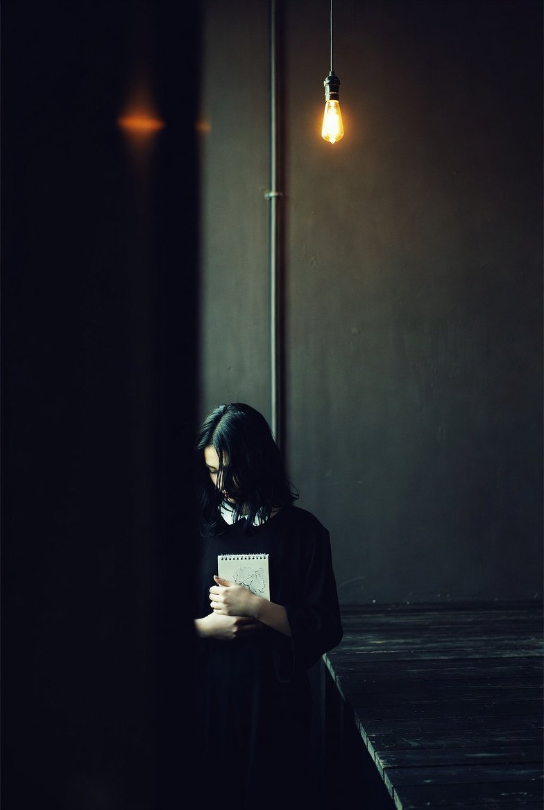 voidserenity's tweet image. Less is more when building habits for serenity.
Which one small change would bring you most peace?
A) 5 minutes of silence daily
B) No phone first hour awake
C) One deep breath break per hour
D) Declutter one thing today"