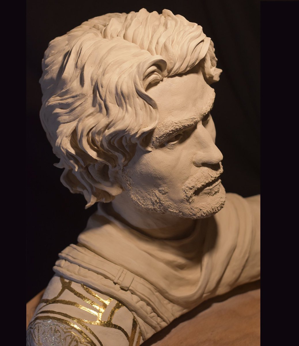 Emile_DENIS's tweet image. “Gustave,” clay and gold leaf, H: 35 cm.

And after several days/weeks of work and 25 kg of clay, here is my latest “little” bust.

A big congratulations to sandfall and the actors for their fabulous work!!
#ClairObscurExpedition33 #Expedition33 #gustave