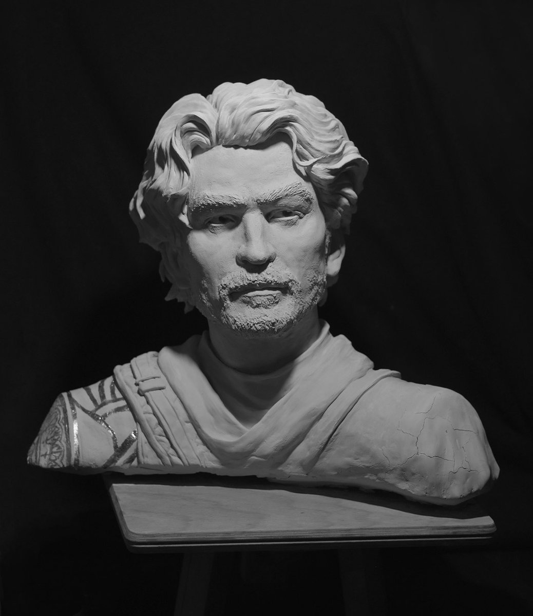 Emile_DENIS's tweet image. “Gustave,” clay and gold leaf, H: 35 cm.

And after several days/weeks of work and 25 kg of clay, here is my latest “little” bust.

A big congratulations to sandfall and the actors for their fabulous work!!
#ClairObscurExpedition33 #Expedition33 #gustave