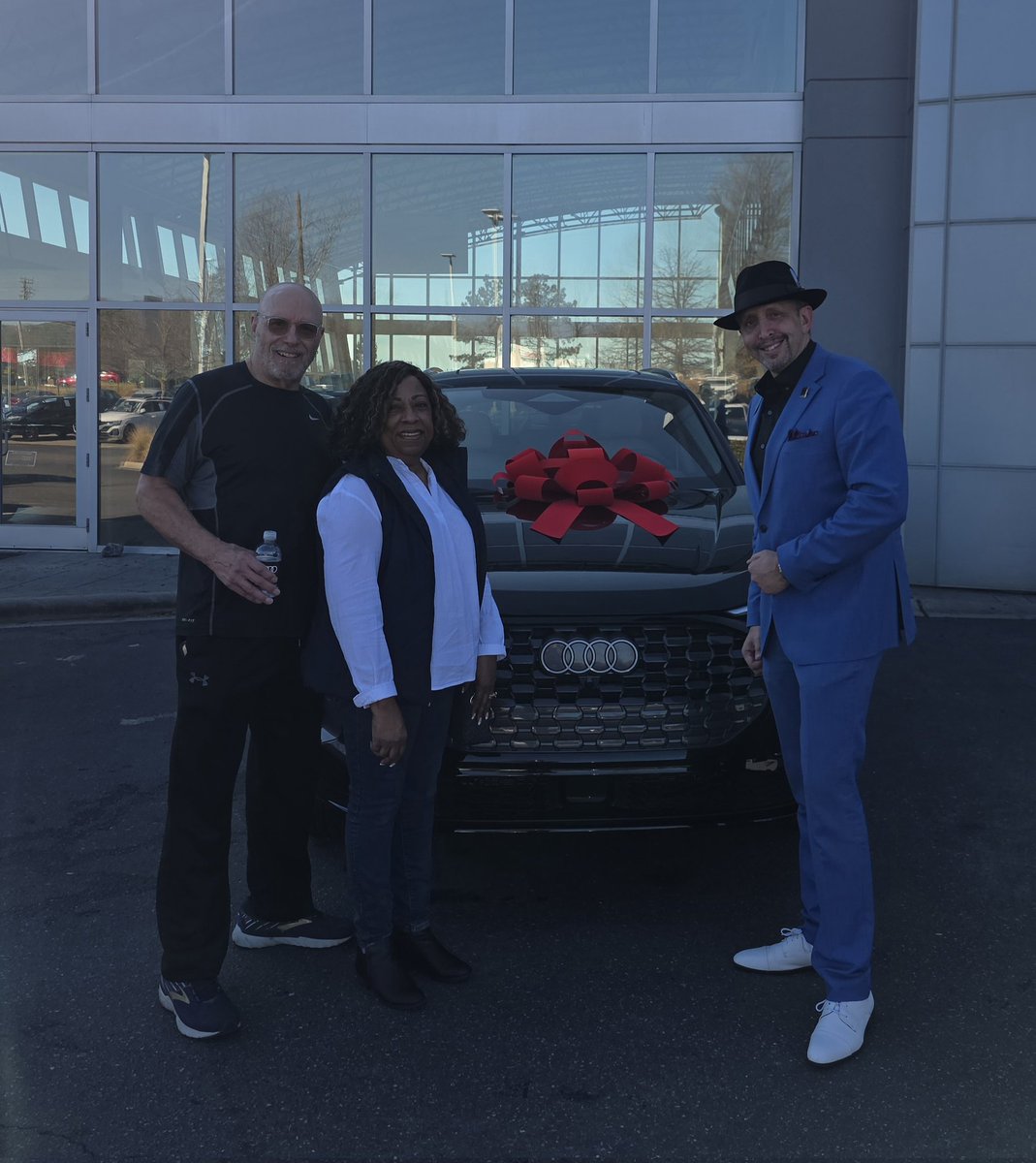 PerkyLLC's tweet image. Kathy &amp;amp; James traded in their 2024 Q5 for a new 2025 Q5 because they loved the new body style and dash on the 2025 model.

Sale #9