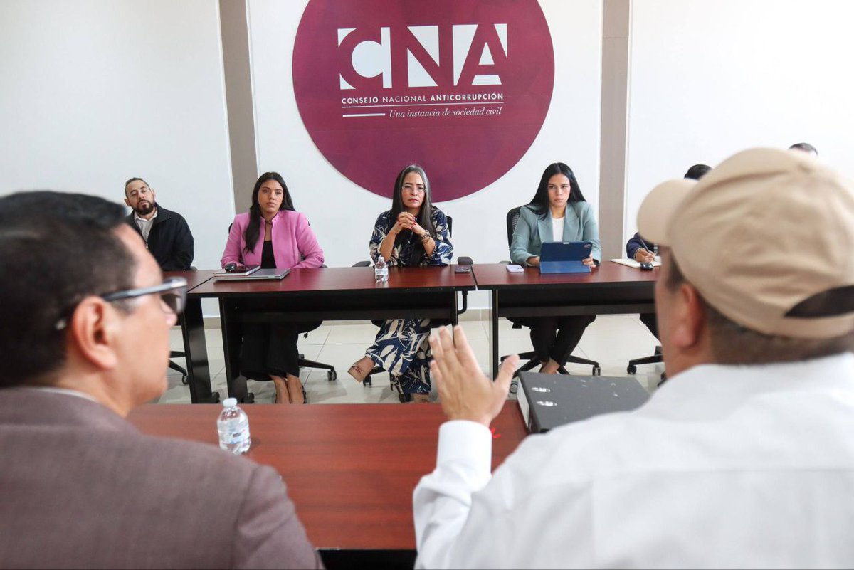 JorgeAldanaB's tweet photo. Hoy entregamos al Consejo Nacional Anticorrupción las 435 actas que no fueron contabilizadas en el escrutinio especial por el Consejo Nacional Electoral y que nos dan la victoria con el apoyo y la credibilidad del pueblo capitalino.📁🗳️👩🏻‍💼

Confiamos en la sociedad civil, que al igual que nosotros, velará por la transparencia de este proceso para hacer valer la voluntad popular.☝️🏼

No contar estas actas violenta el derecho de más de 100 mil capitalinos que salieron a votar, y no se está tomando en cuenta su voto. 🙌🏼✅