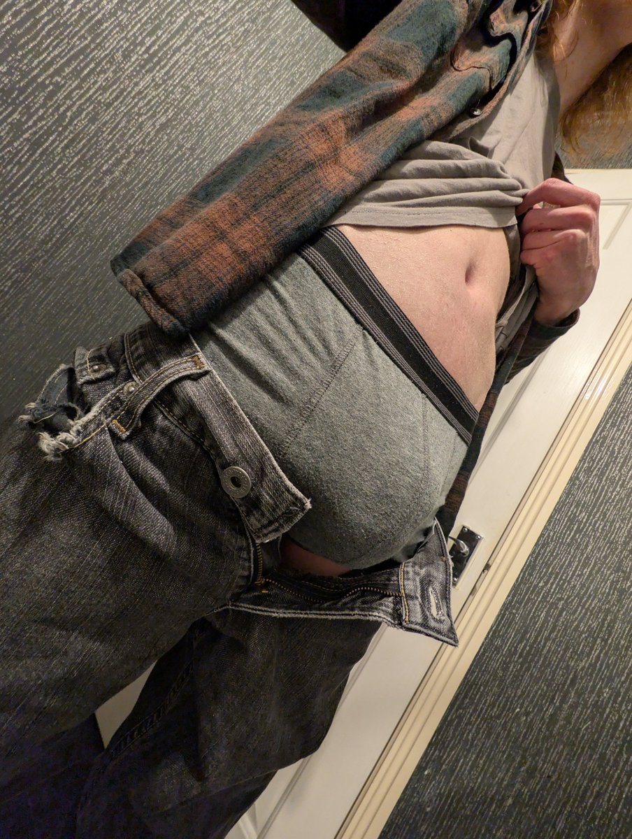 hellhypothesis's tweet image. some soft bulge for your pleasure this evening :3