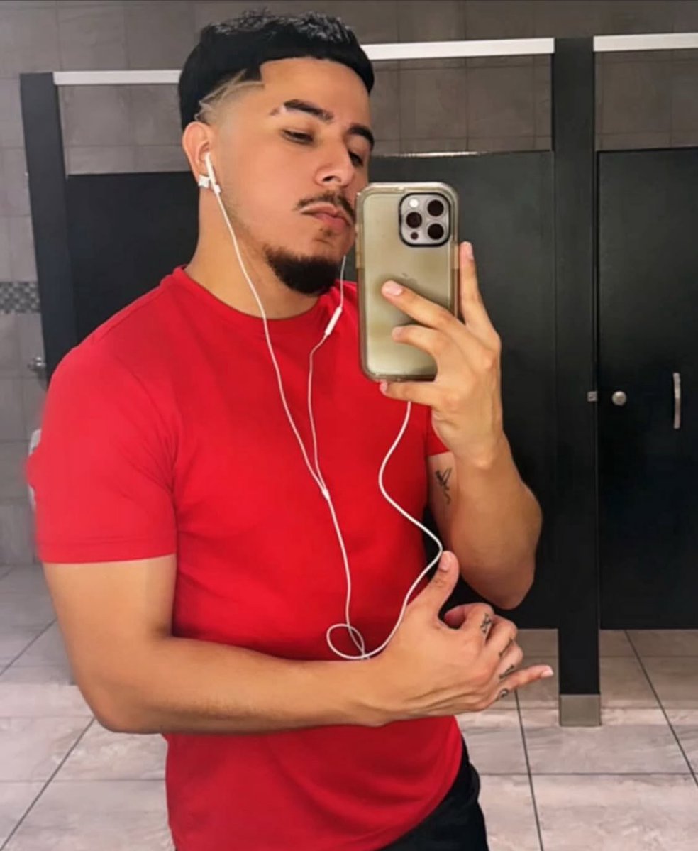 Edgar_IvanG's tweet image. I asked Grok to give me a Boyfriend, now I’m sad cus he doesn’t exist 😭😭😭

#Grok