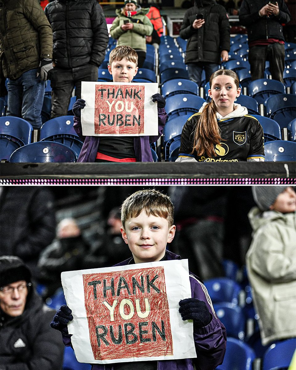 This young fan brought a sign to the Burnley vs. Man United game 👀