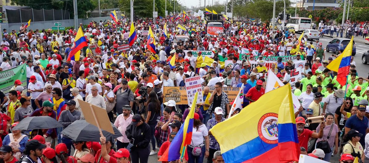 ElizbethCristi7's tweet photo. Puro bobo el que dice que Petro está solo https://t.co/0krPWZBeUs