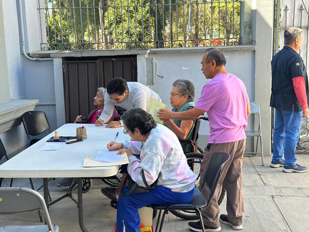 IsssteOaxaca_'s tweet photo. 1/2 💫 Con gran afluencia, iniciamos la 2️⃣ etapa de la entrega de credenciales de vigencia permanente a jubilados y pensionados, que busca acreditar a la población adulta para un acceso más eficiente a los servicios y prestaciones que brinda este Instituto. 🤝 https://t.co/fQbo0IUzOP