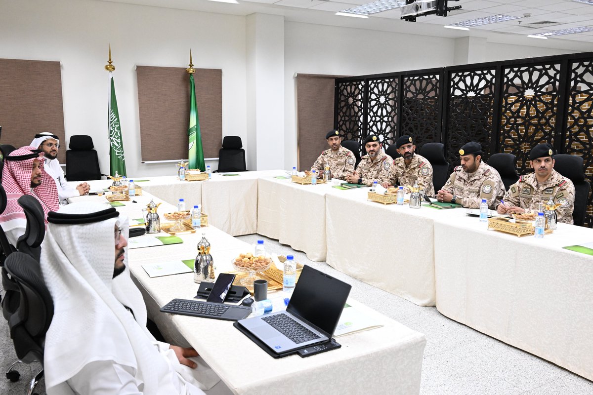 kauedu_sa's tweet photo. واطّلع وفد كلية الملك عبدالله بن عبدالعزيز للقيادة والأركان خلال الزيارة على عددٍ من قطاعات #جامعة_الملك_عبدالعزيز، شملت الوقف العلمي، ومركز تطوير التعليم الجامعي، وشؤون المراكز البحثية، وعمادة التعلم الإلكتروني، واتفاقيات التعاون الدولي، إضافة إلى مكتبة الملك فهد العامة، وذلك في إطار بحث آليات تنفيذ الشراكات وتفعيل مجالات التعاون ذات الاهتمام المشترك.

#وزارة_الحرس_الوطني
#القيادة_والأركان
#الشراكات_الاستراتيجية
#التعاون_المؤسسي