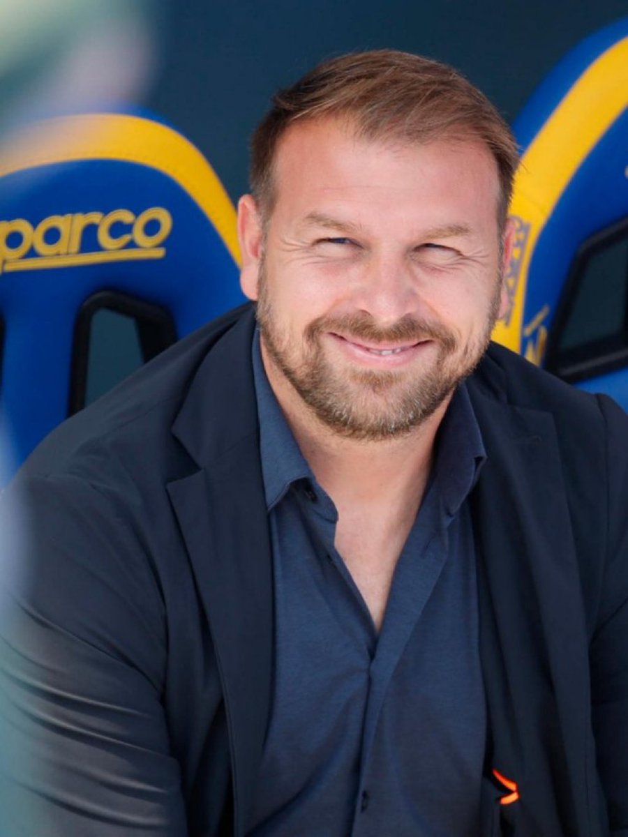 IlMinistro77's tweet photo. Hai studiato su come si annienta l'orrendo calcio del gobbo, quel tiro al 93' grida vendetta, meritavi la vittoria per ciò che hai fatto, ma, ancora una volta, le sfere girano in orbita 081.

Grazie lo stesso Paolo, uno di noi. 

#ForzaFallimentoSempre 
#FFS 
#NapoliVerona https://t.co/HDBzHktqZc