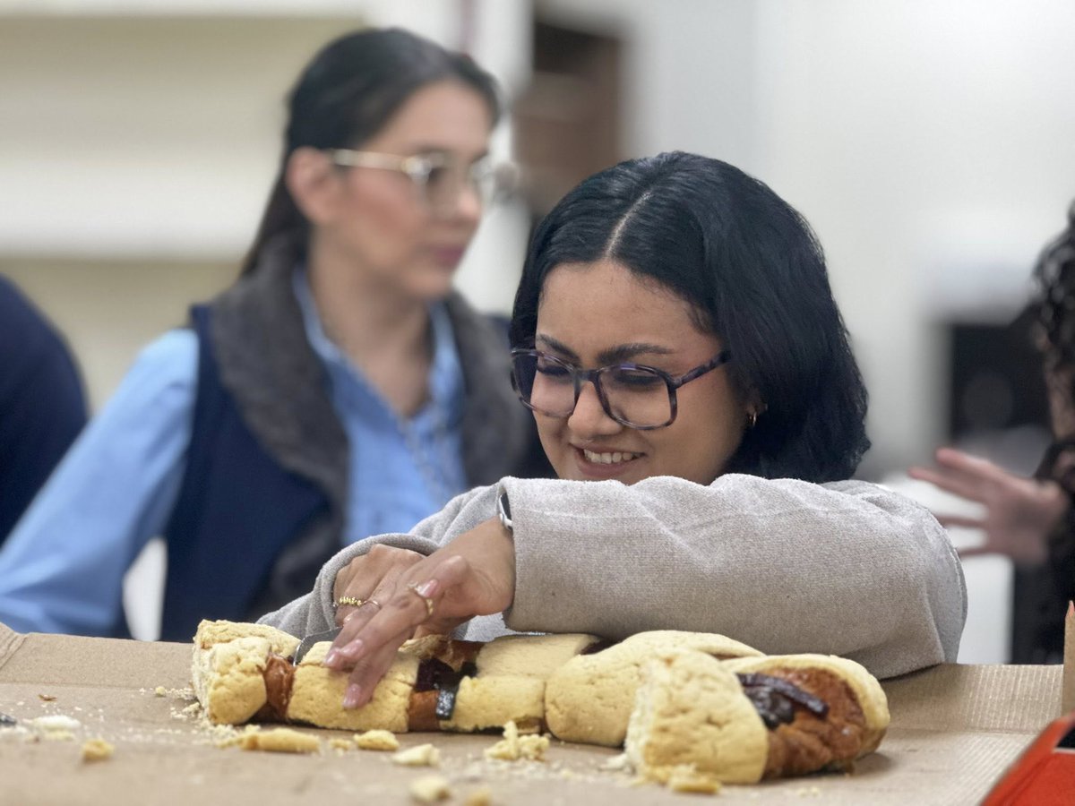 Me reuní con el equipo de <a href="/pepnnagobgente/">Protección de Niñas, Niños y Adolescentes</a>  para desearles un gran inicio de año y reiterar nuestro compromiso con niñas, niños y adolescentes.

También compartimos la tradicional Rosca de Reyes, fortaleciendo la convivencia y el trabajo en equipo. 💙