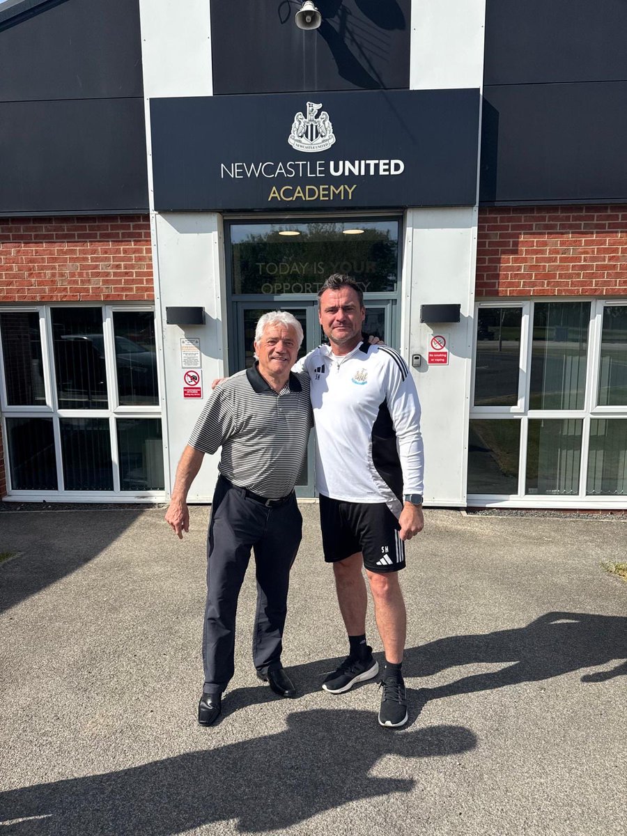 Stephen Harper tweet media