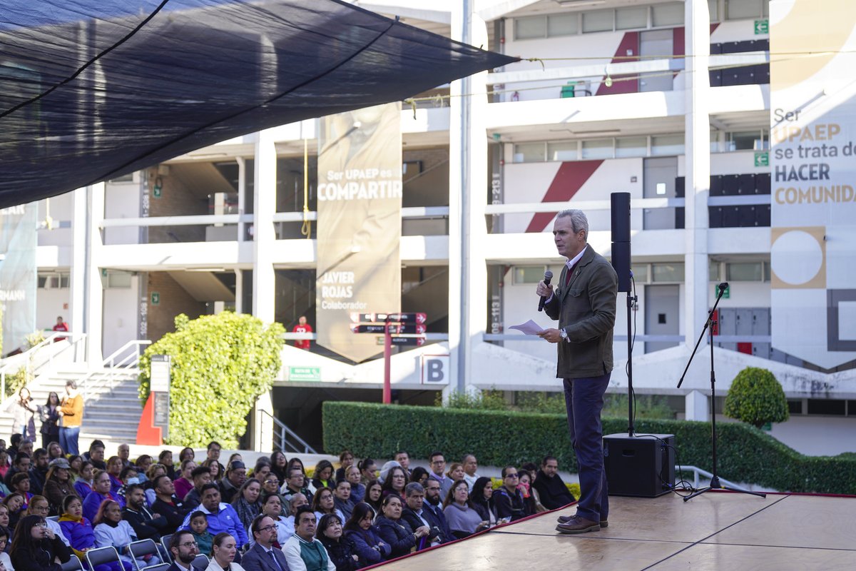 La Epifania nos invita a ser luz para el mundo, a iluminar y acompañar el camino de nuestros estudiantes. Gracias, estimados colaboradores, por acompañarnos en la partida de la Rosca de Reyes. 

#UPAEP