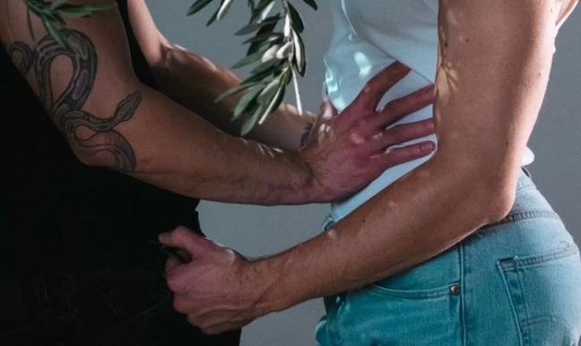 ᅠ
⠀
︎ ︎             залей в меня коньяк 
                                или вискарь,
           я влюбился, как пацан 
           и не хочу отпускать.

︎ ︎⠀⠀