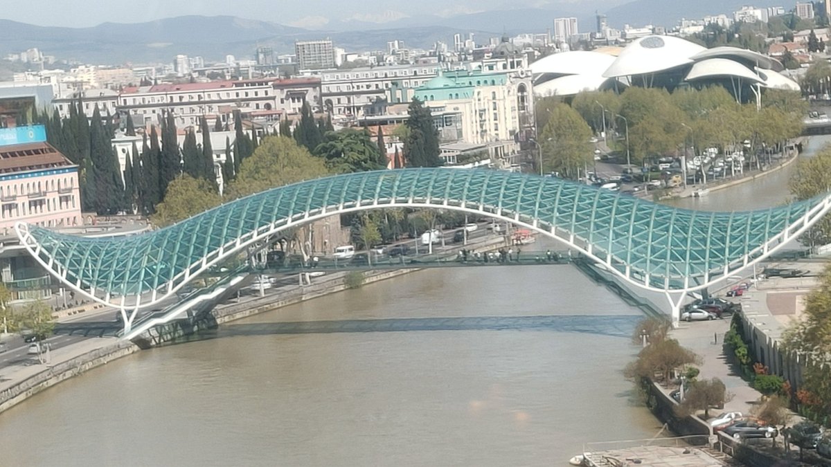 petchnai's tweet photo. (The Bridge of Peace) 
ในกรุงทบิ��ิซี ประเทศจอร์เจีย https://t.co/SzSBSSK1rM