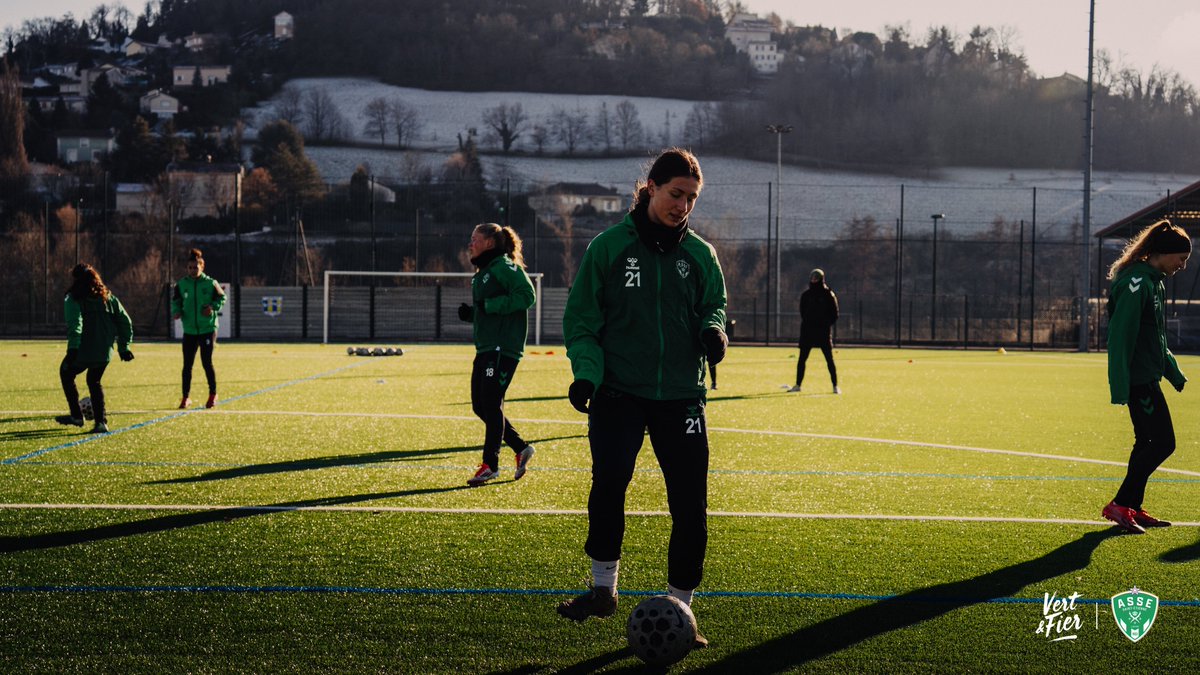 TRIBUNESTE42100's tweet image. RENFORTS EN APPROCHE CHEZ LES FÉMININES 

Deux nouvelles joueuses ont déjà rejoint et intégré le groupe féminin. L’une évolue au poste d’attaquante, l’autre en défense centrale. Officialisation à venir.

#ASSE ⎜#TribuneStephanoise