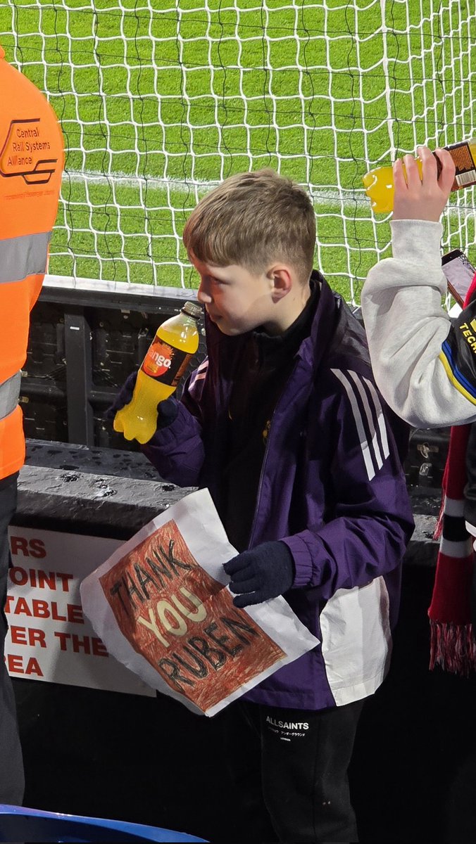 _StrettyEnd's tweet image. Young fan with just the right words today ❤️
#mufc