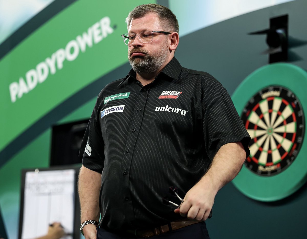 Oche180's tweet image. 🗣️ “I’m struggling. I feel lost honestly. The PDC seems to focus solely on the Worlds and overlook the previous 11 months. I’m really gutted. It feels like a gut punch.”

🤖 James Wade admits he’s struggling after being snubbed from the Premier League.

💻 Full story:…