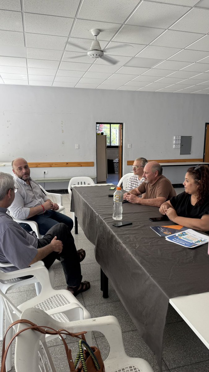 chechobasile's tweet photo. Nos reunimos con la comisión directiva en la Basílica para terminar de organizar el Festival de Guadalupe.

Un encuentro para coordinar, escuchar ideas y seguir trabajando juntos en una celebración tan importante para nuestra ciudad

#ChechoBasile #FestivalDeGuadalupe #SantaFe https://t.co/2zLZGAry3W
