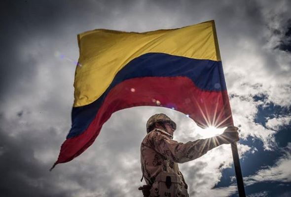 Defender a Petro no es defender la soberanía.
La soberanía se honra cumpliendo el deber con la patria, no con una persona.
Que el Presidente defienda el #Catatumbo, el #Cauca y el #Urabá primero.
🇨🇴 Colombia está antes que cualquier ideología.
#ColombiaPrimero #SoberaníaNacional