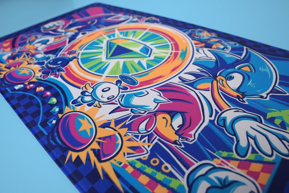 _VoidMonster's tweet image. Here's a closer look at what's coming this Friday!

Deck box details:
💫100% PU/faux leather interior and exterior
💫Fits 120 Single Sleeved or 100 Double Sleeved Cards
💫Features a removable dice tray

Playmat details:
💫13.5 in. x 23.5 in. Dimensions 
💫Premium Stitched Edges