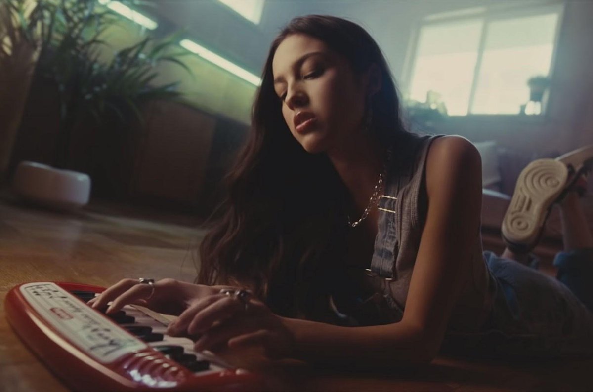 PopBase's tweet image. 5 years ago today, Olivia Rodrigo debuted with 'drivers license.'