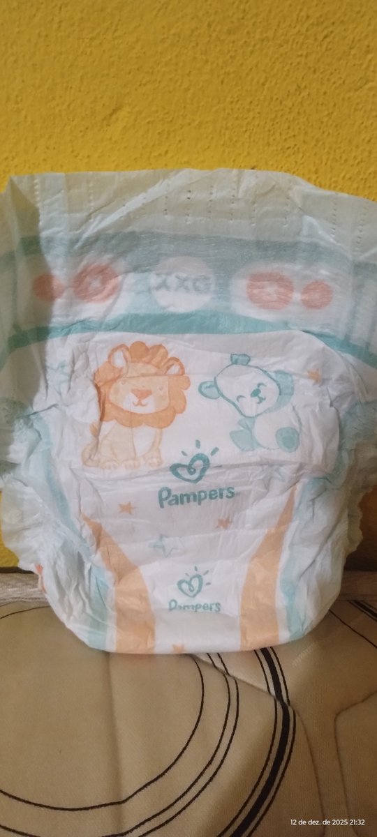 AlexLion2007's tweet photo. @SoggyNappies01 Hi, sorry for bothering you. I'd like to know if you could draw these two Pampers diaper designs? https://t.co/7rwVgxeOlh