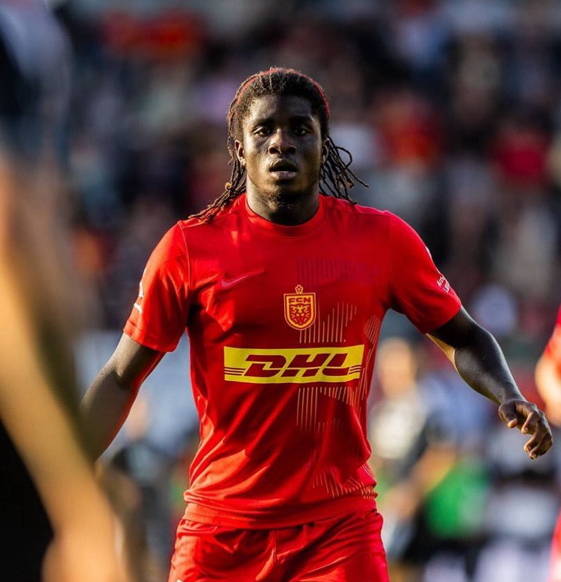 Dün Manzambi isminin öneminden bahsetmiştik. Bugün de Caleb Yirenkyi ismini bilmeyenlere duyurmak, Unutanlara hatırlatmak isterim. Yirenkyi 19 yaşında Ganalı bir 6-8 orta saha oyuncusu. Mevcutta right to dream akademisi ile afrikanın tabiri caizse suyunu sıkan norveç takımı