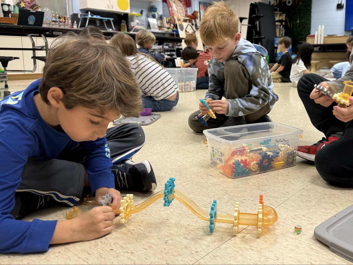 Ponypalsteacher's tweet photo. Architects in the Painted Pony Class are using their imagination! https://t.co/ducDkwsoUl